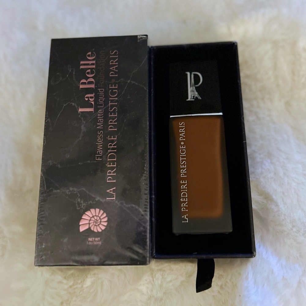 La Belle Prestige Liquid Foundation - Deep Brown